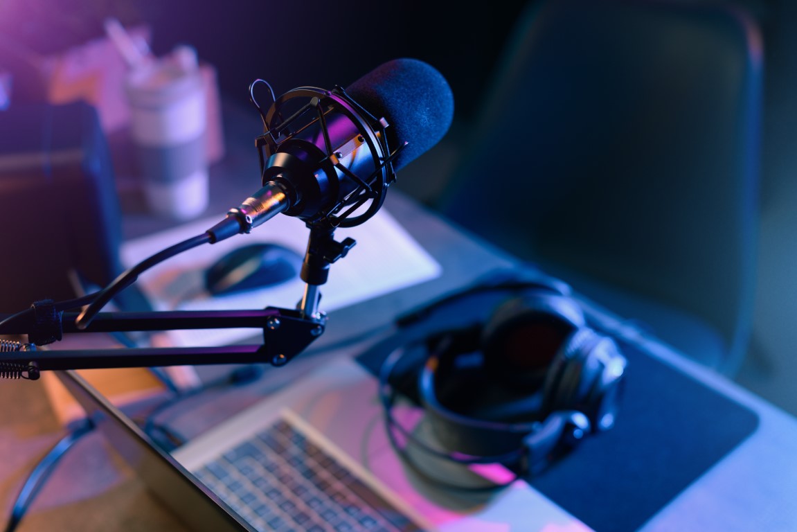 O rádio é um meio de comunicação de massa que desempenha um papel fundamental na sociedade. Aqui estão algumas razões pelas quais o rádio é importante: